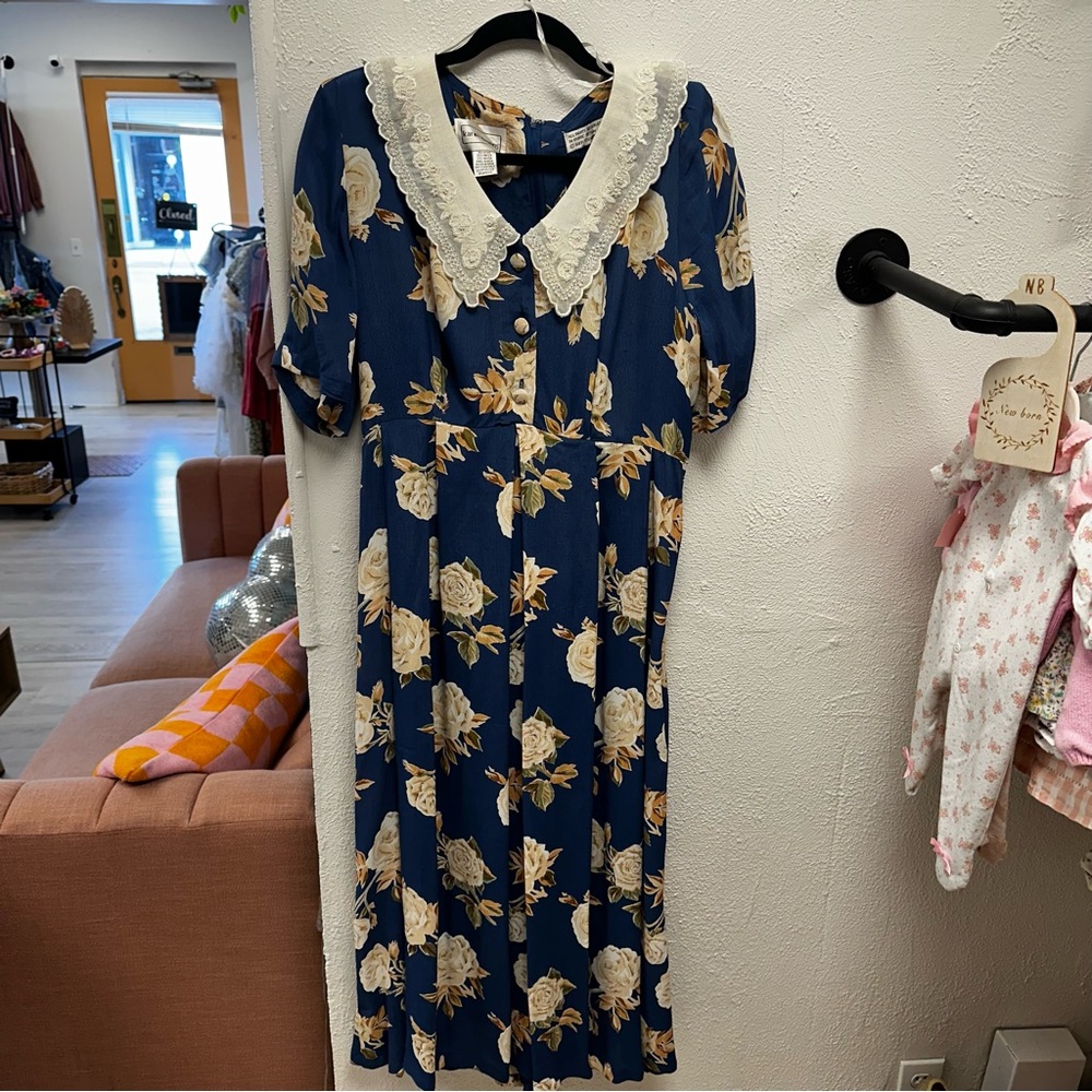 Vintage Karin Stevens blue/cream floral dress with lace collar